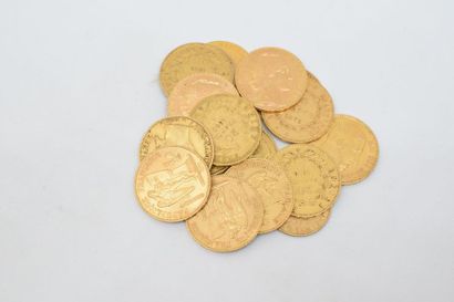 null Lot de 15 pièces de 20 francs en or et 2 pièces de 10 francs en or. 

Poids...