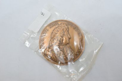 null Médaille en bronze (corne d'abondance)

Avers : LUDOVICUS .XIIII D.G.FR.ET.NAV.REX....
