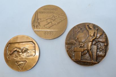 null Lot : Trois médailles en bronze (corne d?abondance) Médaille 1977uniface LE...