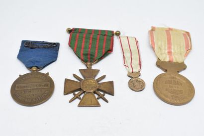 null [ WW1 ] [ Médaille ] 

Ensemble de trois médailles :

Médaille des Assistantes...