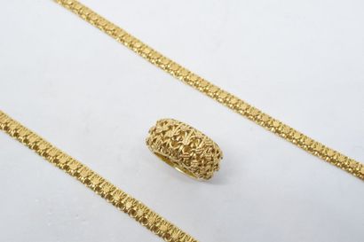null Parrure en or jaune 18k (750) comprenant un collier, un bracelet et une bague....
