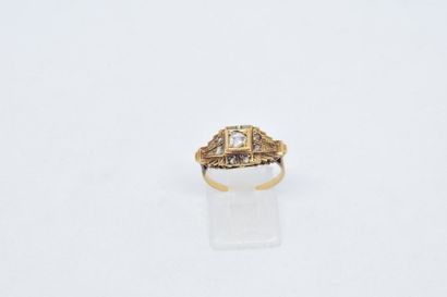 null Bague navette en or jaune 18K (750) à gradins sertie de diamants taillés en...