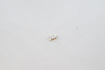 null Diamant rectangle à pan coupé de 1.02 cts. 

I - VS2.