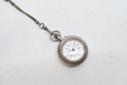 null Montre de gousset en argent et sa chaine de gousset d'origine en argent. Cuvette...