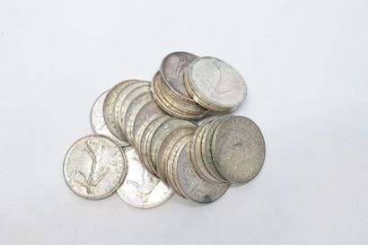 null Lot de pièces en argent de 5 francs " Semeuse ". 

Poids : 252 g.