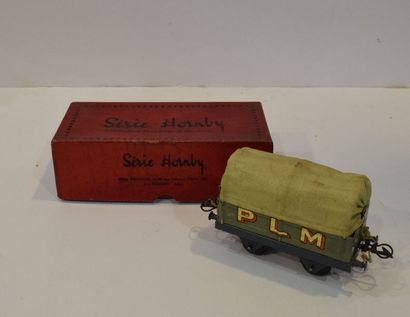 null HORNBY

Wagon marchandises « PLM » baché avec sa boîte d'origine. Bel état.