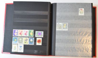 null FLEURS

Album thématique de timbres du monde du XXème. Majoritairement affr...
