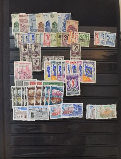 null Deux classeurs de timbres de FRANCE neufs et oblitérés.