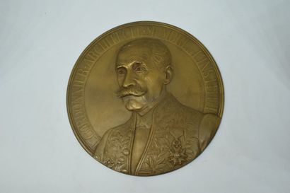 null Médaille uniface en bronze commémorant L. Cordonnier.

Avers: L. CORDONNIER.ARCHITECTE.MEMBRE...