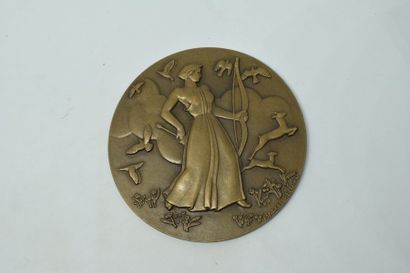 null [ ARTHUS BERTRAND ]

Médaille uniface en bronze représenant Artémis ou Diane,...