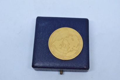 null Médaille en or 

Signée : F. PIOU

Avers : UFFIZIO ITALANO DEI CAMBI - ROMA-1947...