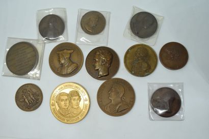 null Lot de 12 médailles historiques françaises en bronze.

XIXème et XXème sièc...