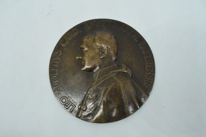 null Médaille uniface en bronze à l'effigie de Léon Adolphe Amette. 

Signé Louis...