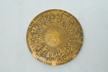 null Médaille en bronze doré commémorant le cinquentenaire des débarquements et de...