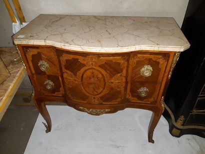 null Commode de style transition

dessus marbre

