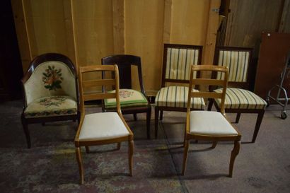 null Deux chaises, époque XIXe siècle

On y joint un Fauteuil gondole XIXe siècle...