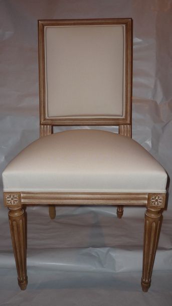 null Ensemble de quatre chaises style Louis XVI 

91 x 47 x 53 cm 