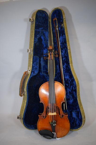 null Beau violon allemand circa 1880. 362 mm. Fracture d'âme sur le fond bien réparée....