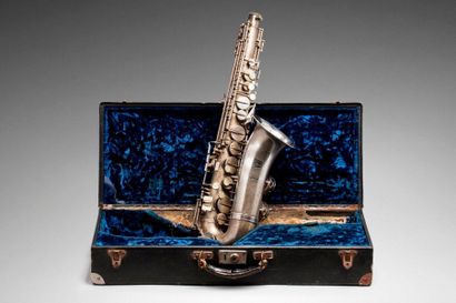 null Saxophone alto Leblanc, argenté, SRMB-1, avec son bocal et son bec. BE