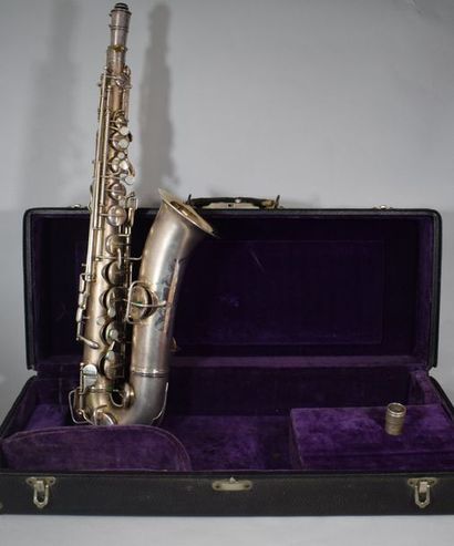 null Beau saxophone alto Conn Elkhart USA, Manque le bocal.