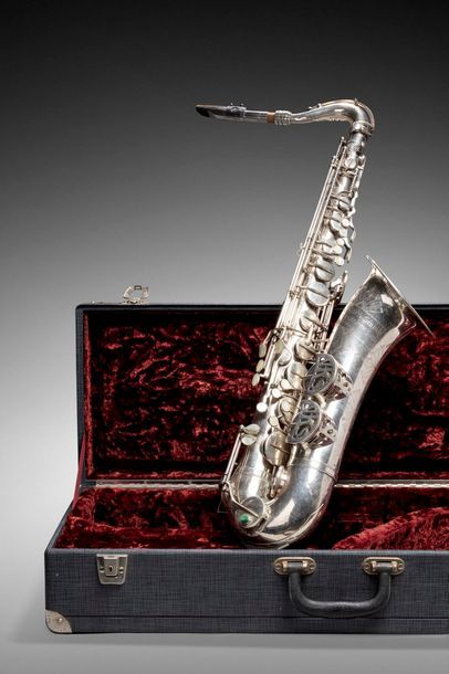 null Beau saxophone ténor V.Kohlert et Söhne, Graslitz, Très bon état, avec son bocal,...