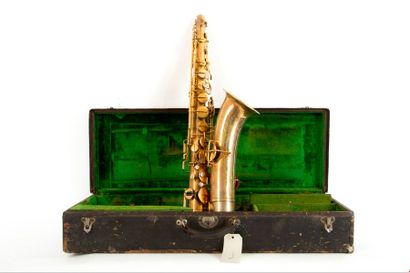 null Saxophone ténor The Buescher Elkhart, Low Pitch 130597. 1923. Avec son bocal,...