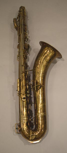 null Saxophone baryton Zenith King Cleveland, avec son bocal, pas de bec. ABE 