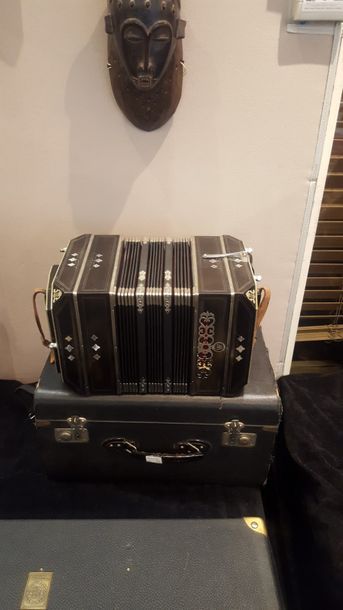 null Bel accordéon diatonique, ciraca 1950, dans son coffret, TBE