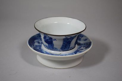 null CHINE et VIETNAM - XIXe siècle

Sorbet et support en porcelaine décorée en bleu...