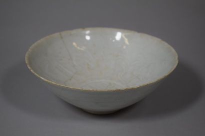 null CHINE, Fours de Qingbai - XXe siècle

Bol en porcelaine émaillée blanc bleuté...