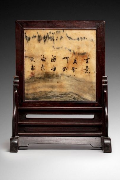 null CHINE - XIXe siècle

Ecran de table en stéatite peinte à décor de sept immortels...