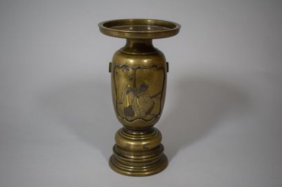 null JAPON - Epoque MEIJI (1868 - 1912)

Vase balustre à ouverture large en bronze...