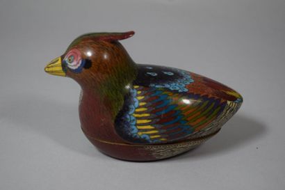 null CHINE - XIXe siècle

Boite en forme de canard mandarin posé, le plumage multicolore....