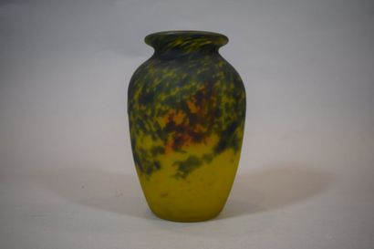 null MULLER FRERES

Vase ovoïde épaulé en verre marmoréen jaune orangé et bleu. 

Signé...