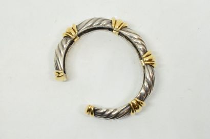 null OJ Perrin

Bracelet rigide ouvert en acier et en or jaune 18K (750) à motif...