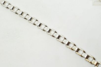 null Mauboussin Paris

Bracelet souple en or gris 18K (750) articulé de maillons...