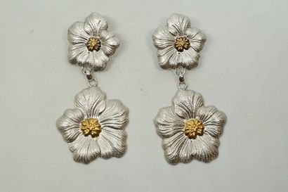 null Buccellati

Paire de pendants d'oreilles en argent et argent doré « Gardenia...