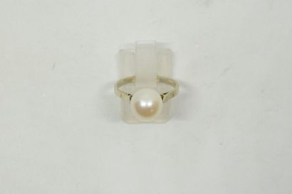 Bague en or gris 18K (750) ornée d'une perle...