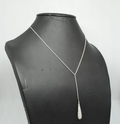 null Collier pendentif en or gris 18K (750) stylisé d'une goutte sertie de diamants...