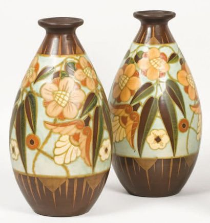 KERAMIS, Charles CATTEAU Paire de vase Les fleurs, vers 1930.Large bandeau à décor...