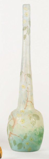 LEGRAS Vase bulbe à long col en verre marmoréen à décor dégagé à l'acide et émaillé...