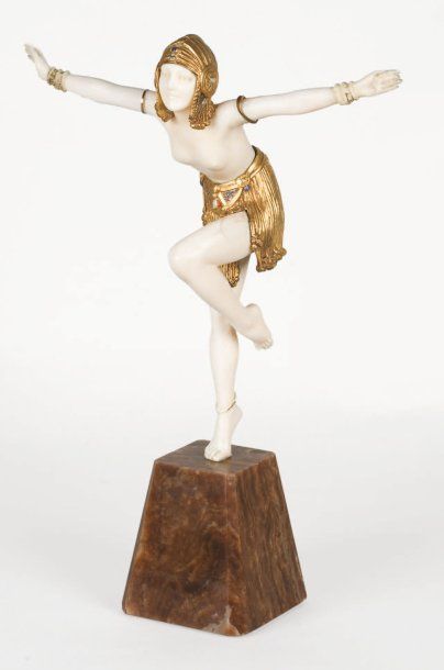 Demeter CHIPARUS (1886 - 1947) Danseuse Sculpture chryséléphantine, casque et jupe...