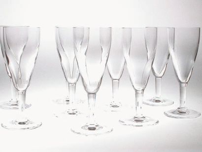 null Série de 16 flûtes à champagne Montana en cristal uni clair, 160mm. 