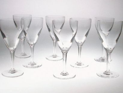 null Série de 16 verres Legagneux en cristal uni clair à jambe taillée, 155mm. 