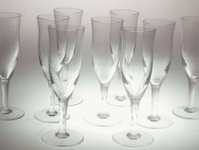 null Série de 12 flûtes à champagne Vinciane en cristal uni clair, 185mm. 