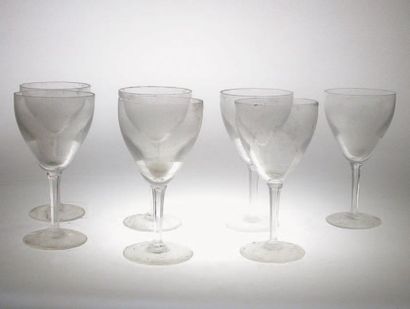 null Série de 20 verres Milady en cristal uni clair à jambe taillée, 180mm. 