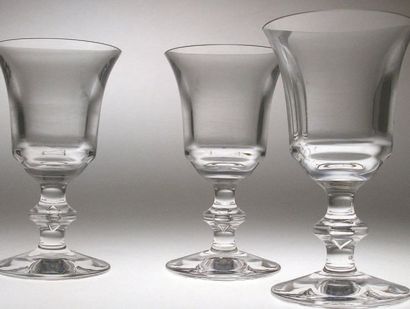 Série de 60 verres Metternich en cristal...