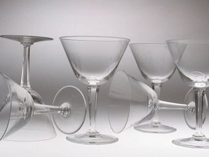 Série de 60 coupes à cocktail en cristal...