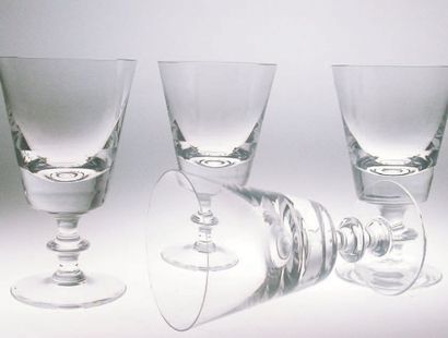 null Série de 24 verres State en cristal uni clair à jambe Metternich, 160mm. 
