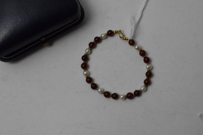 null Bracelet alternant des perles baroques, des rondelles d'or jaune et des billes...